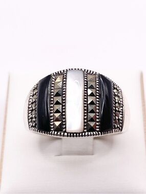 Size 10.5 Sterling Silver Black Onyx & Mother of Pearl Statement Ring